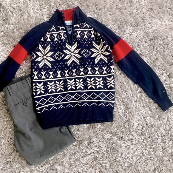 Tommy Hilfiger Other - 💕Tommy Hilfiger boy 12/14 sweater. different snow flake ❄️ print on it.